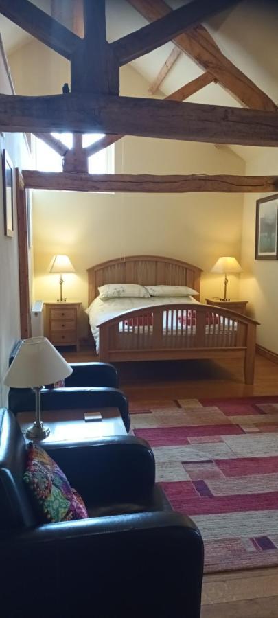 Henllys Estate B And B Llandovery Extérieur photo